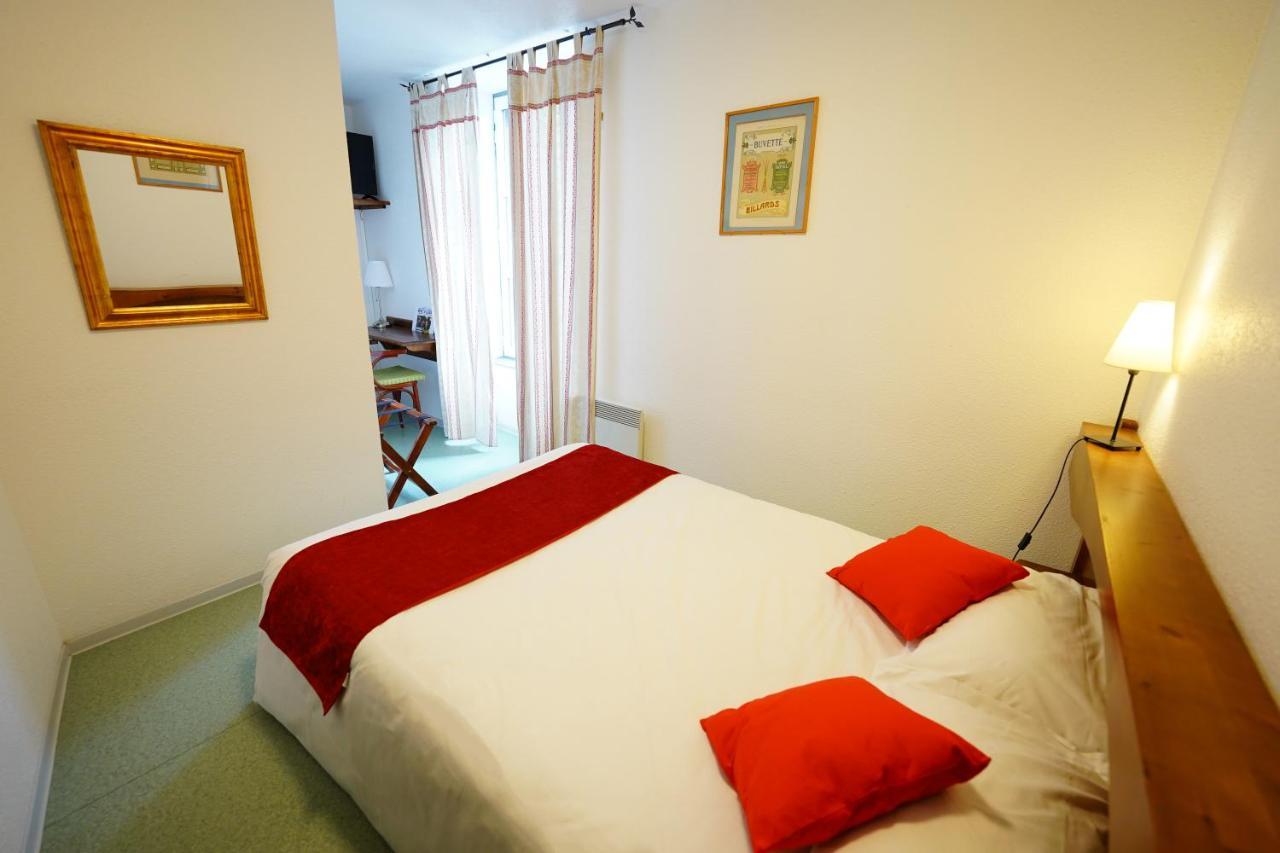 Logis Hotel Le Relais Des Remparts Allanche Экстерьер фото