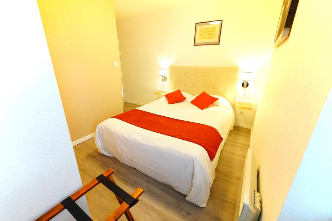 Logis Hotel Le Relais Des Remparts Allanche Экстерьер фото