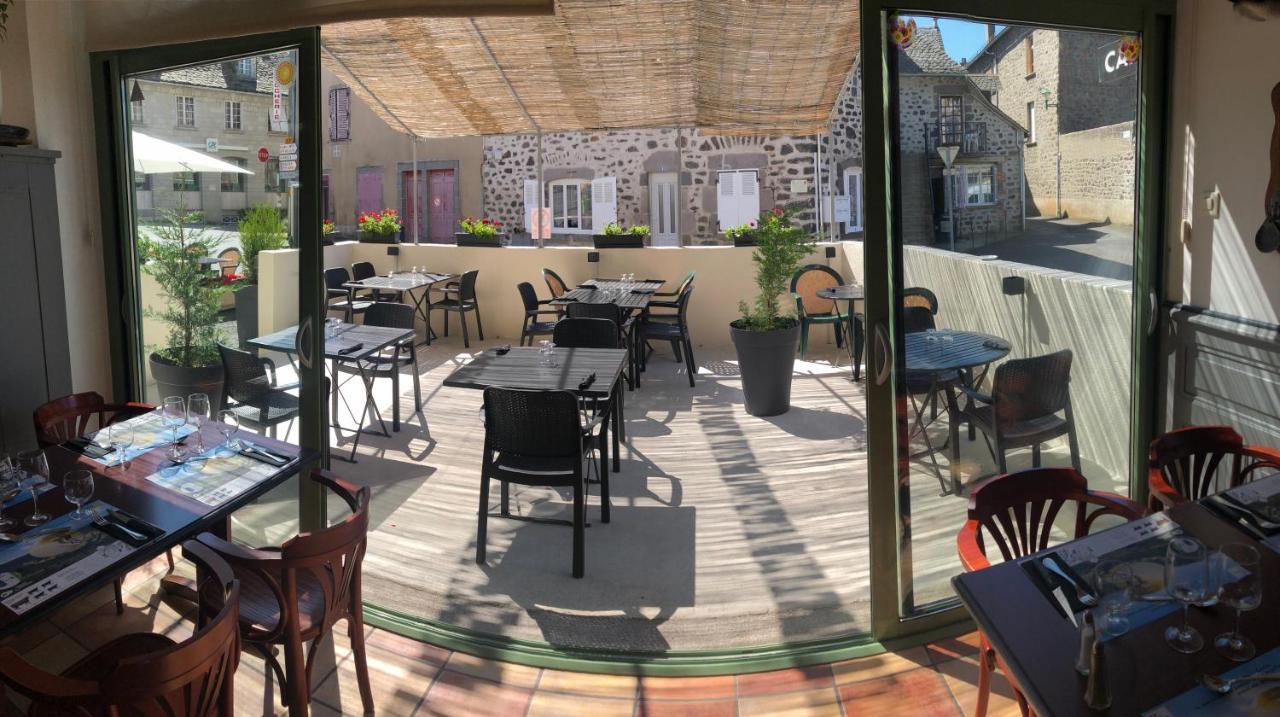 Logis Hotel Le Relais Des Remparts Allanche Экстерьер фото