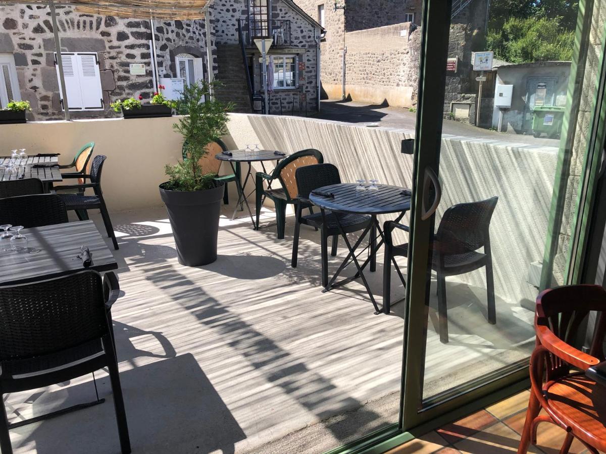 Logis Hotel Le Relais Des Remparts Allanche Экстерьер фото