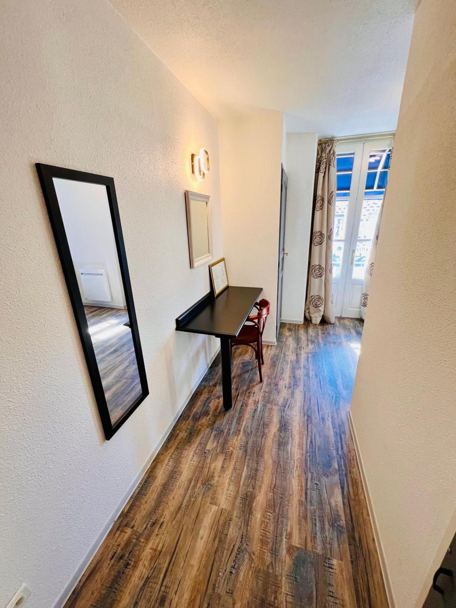 Logis Hotel Le Relais Des Remparts Allanche Экстерьер фото